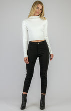 Load image into Gallery viewer, Dayana Knit Crop - White
